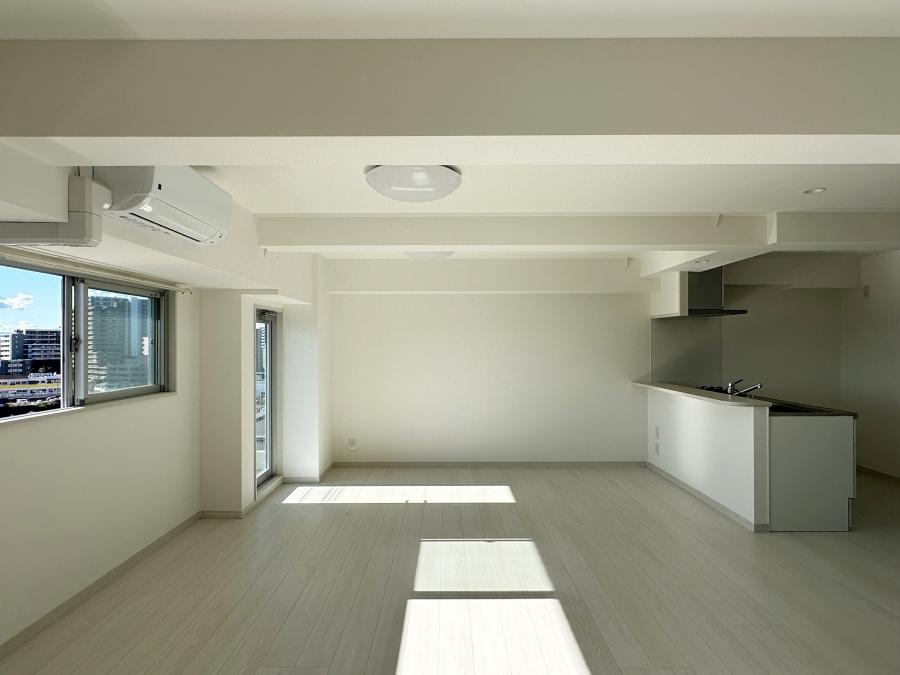 藤沢市善行一丁目の賃貸物件/リビング｜家具をレイアウトしやすい形で広さは約20帖あります