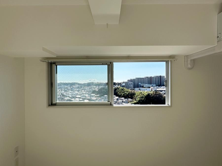 藤沢市善行一丁目の賃貸物件/洋室その1｜やはり浮遊しているような感覚になります