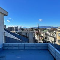 藤沢市善行一丁目の賃貸物件/ルーフバルコニー｜正面には富士山と丹沢山地。山の定点観測もできそう