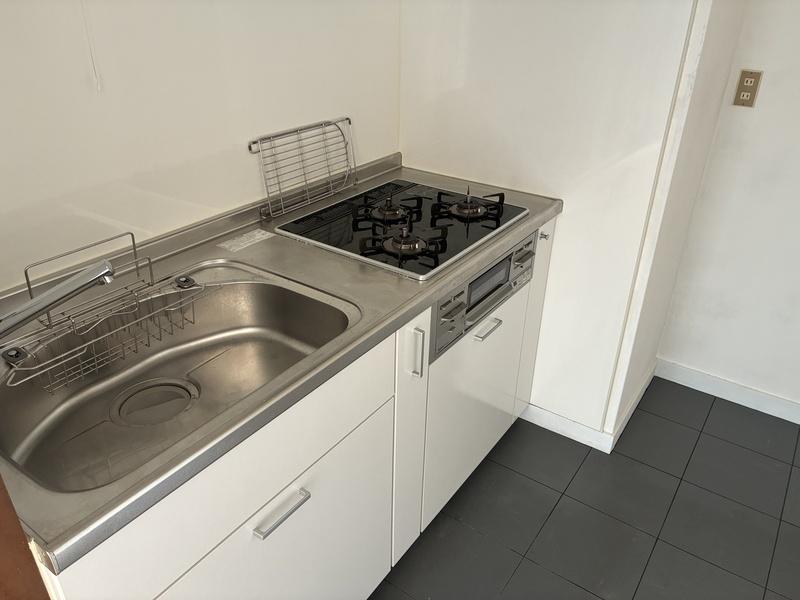 鎌倉市材木座五丁目の賃貸物件/キッチンは作業台がないので、なにかを置くといいです