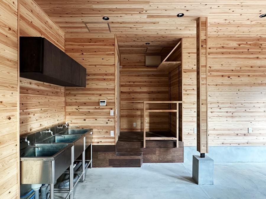 鎌倉市山ノ内の賃貸物件/キッチン部分｜シンクが3つ手前にガス栓があります