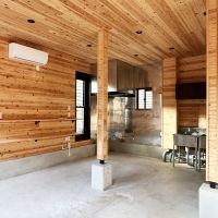 鎌倉市山ノ内の賃貸物件/キッチン側を見る｜カウンターの奥で作るのは看板メニューのフィッシュ&チップス