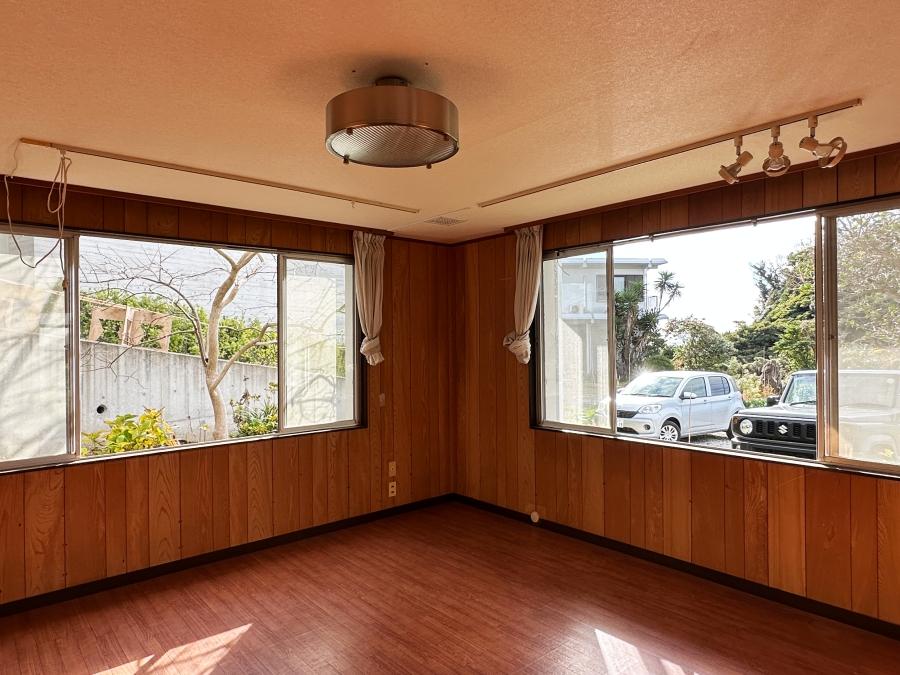 鎌倉市稲村ガ崎一丁目の賃貸物件/1階洋室｜二面採光で明るいんです