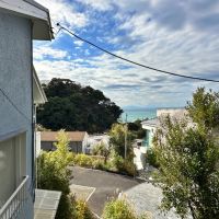 鎌倉市稲村ガ崎一丁目の賃貸物件/2階洋室からの眺望｜この部屋だけ少し下がっています