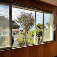 鎌倉市稲村ガ崎一丁目の賃貸物件/1階洋室からの眺望｜ここからも海が望めます