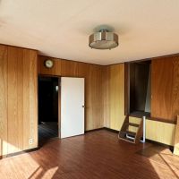 鎌倉市稲村ガ崎一丁目の賃貸物件/1階洋室｜納戸へ上る3段ほどの階段もあります