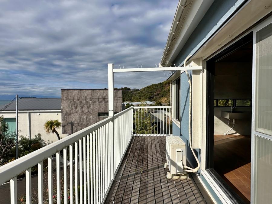 鎌倉市稲村ガ崎一丁目の賃貸物件/バルコニー｜天気の良い日はここで1日中ダラダラしていたい