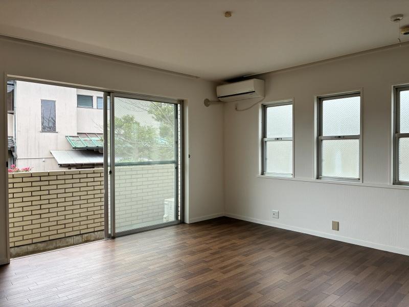 鎌倉市大町二丁目の賃貸物件/LDK｜12.2帖。南向きのため、一日を通して明るいお部屋。