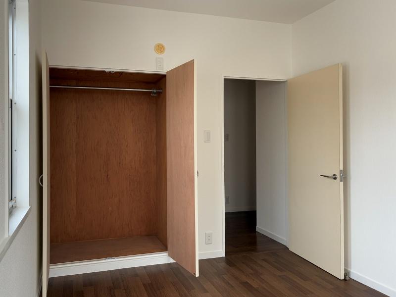 鎌倉市大町二丁目の賃貸物件/各洋室にクローゼットが付いています。