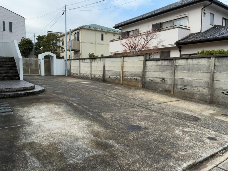 鎌倉市大町二丁目の賃貸物件/駐車場は2025年12月25日時点で1台分のみ空きありです。