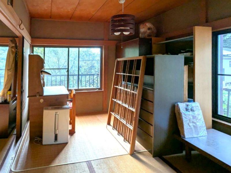 鎌倉市二階堂の売買物件/2階和室｜畳敷きの6畳間が二間続いています。