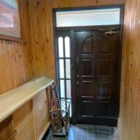 鎌倉市二階堂の売買物件/玄関｜ウッディな内装。