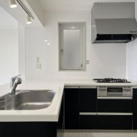 逗子市小坪五丁目の売買物件/キッチン│コンロは3口