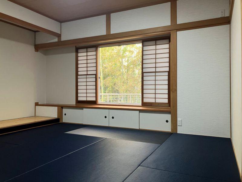 鎌倉市津の売買物件/1階和室2｜珍しい縁無しの紺色の畳。