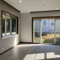 鎌倉市津の売買物件/1階DK｜東側で庭に面しています。