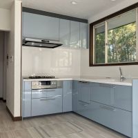 鎌倉市津の売買物件/1階DK｜キッチンは新品に更新されています。そしてここからも竹林が。