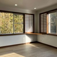 鎌倉市津の売買物件/2階洋室5｜造作の棚、窓枠、障子は丁寧な木製のつくり。良い感じに年季が入っています。