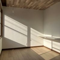 鎌倉市津の売買物件/2階洋室3｜棚や室内干し用のフックがあります。家事室のイメージでしょうか。