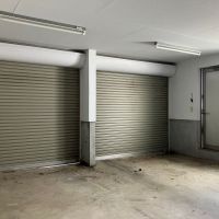 鎌倉市津の売買物件/車庫｜屋根、シャッター付きで大切な愛車も安心。EV充電スタンドもついてます。