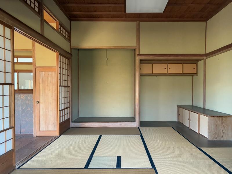 鎌倉市梶原三丁目の売買物件/1階 和洋室｜炉が切られまさにおもてなしの一室