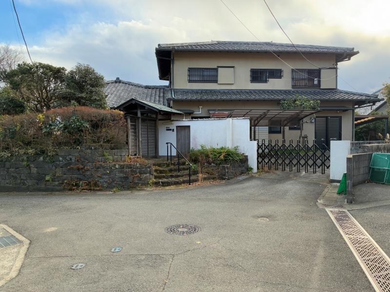 鎌倉市梶原三丁目の売買物件/外観｜敷地前の道路もゆったり