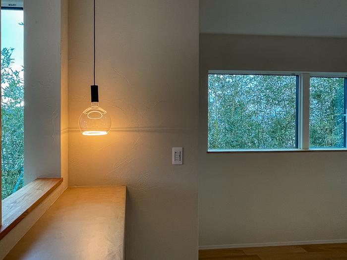 鎌倉市梶原二丁目の売買物件/ダイニングのカウンター上にペンダントライト