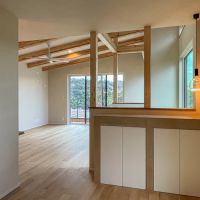 鎌倉市梶原二丁目の売買物件/ダイニング方向からリビングの眺め