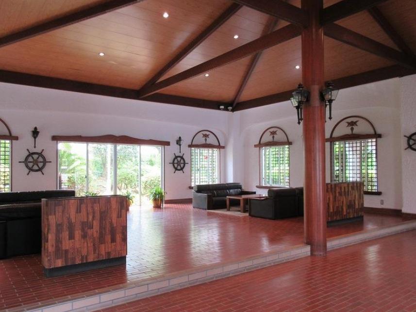 逗子市小坪五丁目の売買物件/共有スペースはリゾートホテルのロビーのよう