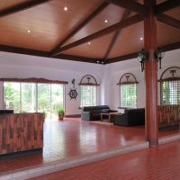 逗子市小坪五丁目の売買物件/共有スペースはリゾートホテルのロビーのよう