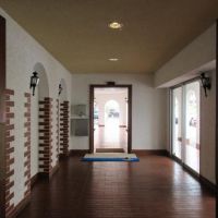 逗子市小坪五丁目の売買物件/マンション出入り口も素敵です