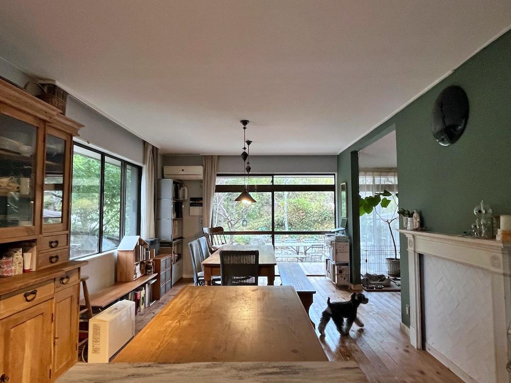 鎌倉市笛田五丁目の売買物件/無垢の床材は人にも犬にもいいですよね。この雰囲気、いいな。