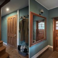 鎌倉市笛田五丁目の売買物件/左：階段室と水まわりへの木扉｜右：玄関もいいがその脇の額縁が立派な鏡もいい！