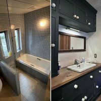 鎌倉市笛田五丁目の売買物件/左：憧れのバスルームはタイルとガラス壁、スリット窓が秀逸｜右：洗面台もニクい。取手がかわいい。