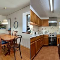 横浜市金沢区六浦二丁目の売買物件/左：ダイニングは敢えて天井を下げている｜右：コクピットのような木製キッチン