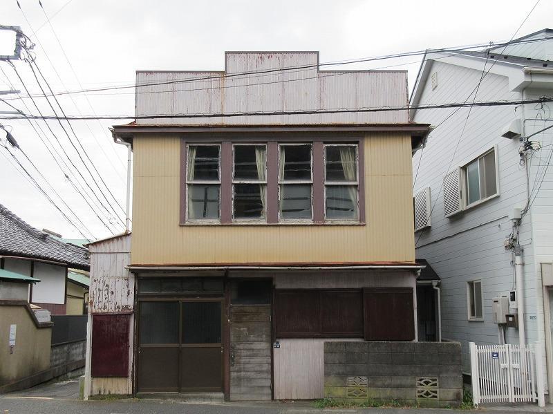 鎌倉市大町二丁目の賃貸物件/リノベーションされる前の建物の写真。雰囲気があります