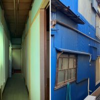 横須賀市長井の賃貸物件/別棟廊下｜別棟外観｜隣家の壁の色？が写り込んだ緑色の廊下！そして、外壁は鮮やかなブルー。