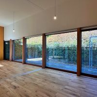 茅ヶ崎市東海岸南四丁目の売買物件/リビングと洋室1を一体にして北側の庭を見る。大きなスタジオのような空間になります。