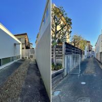 茅ヶ崎市東海岸南四丁目の売買物件/左：外観、奥まで車が入ります｜右：敷地延長部分