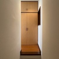 鎌倉市西御門二丁目の賃貸物件/１階、奥の和室は数段上がって左折。手前には大型の収納