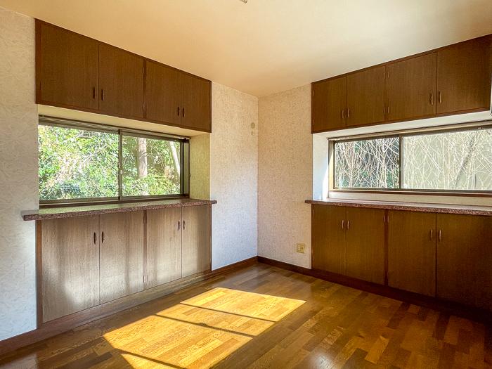 鎌倉市西御門二丁目の賃貸物件/2階北側6帖洋室は壁面収納