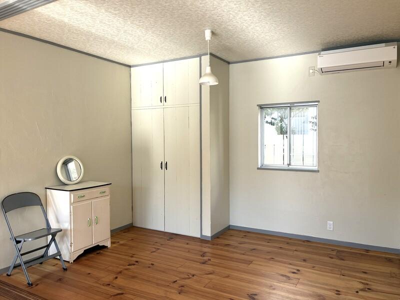 藤沢市辻堂東海岸四丁目の賃貸物件/備え付けの収納は、既存の扉に増し貼りをして内装の統一感を