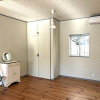 藤沢市辻堂東海岸四丁目の賃貸物件/備え付けの収納は、既存の扉に増し貼りをして内装の統一感を