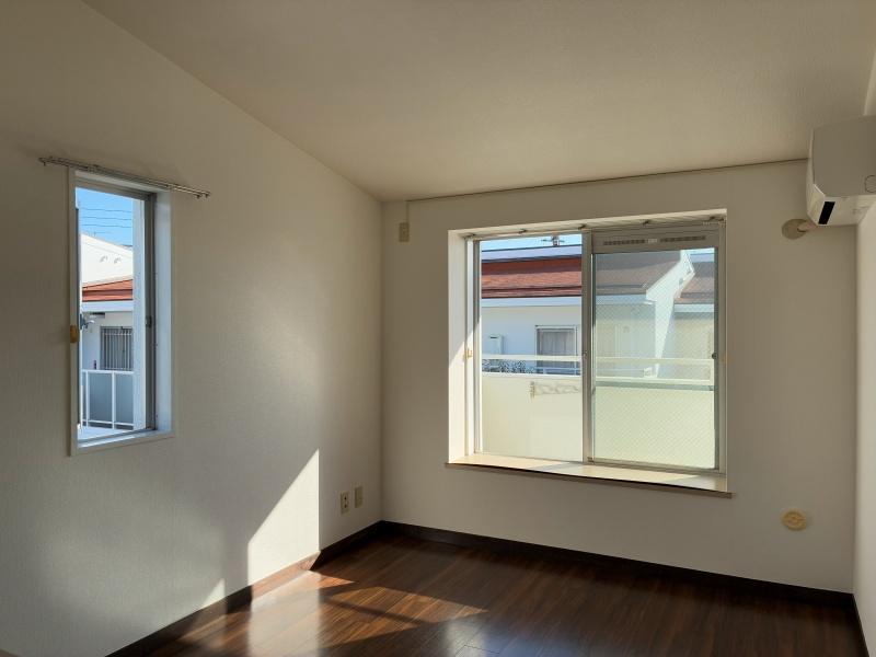 藤沢市辻堂六丁目の賃貸物件/リビングダイニング｜コンパクトなので家具は厳選して。お気に入りを集めた部屋にしましょう