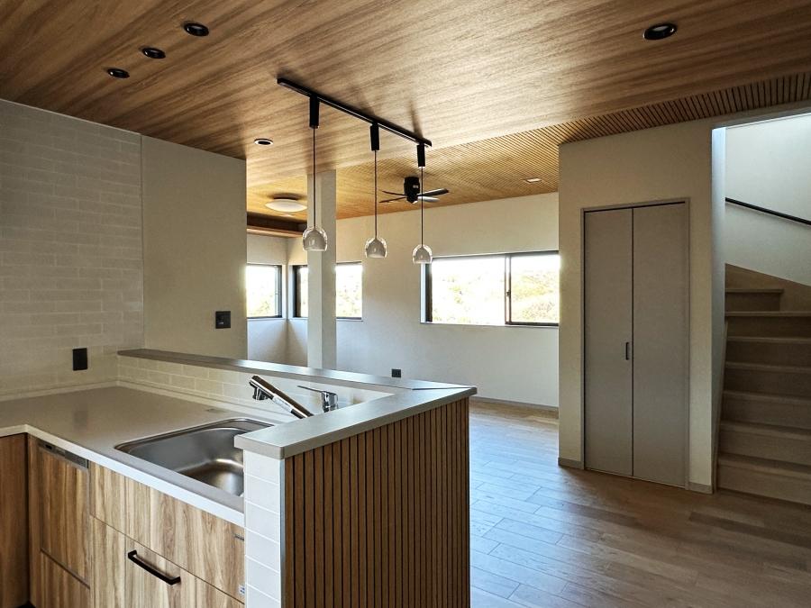 鎌倉市笛田六丁目の売買物件/リビングダイニング｜外壁、屋根、内装まで昨年改修が完了しています