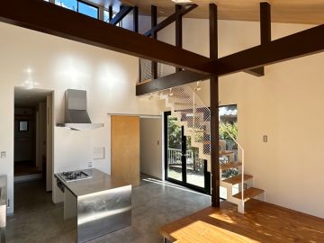 藤沢市片瀬三丁目の売買物件/タテ、ヨコ、ナナメ