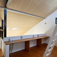 藤沢市片瀬三丁目の売買物件/2階スペース｜5人くらいがまとめて座れそうな長いカウンター