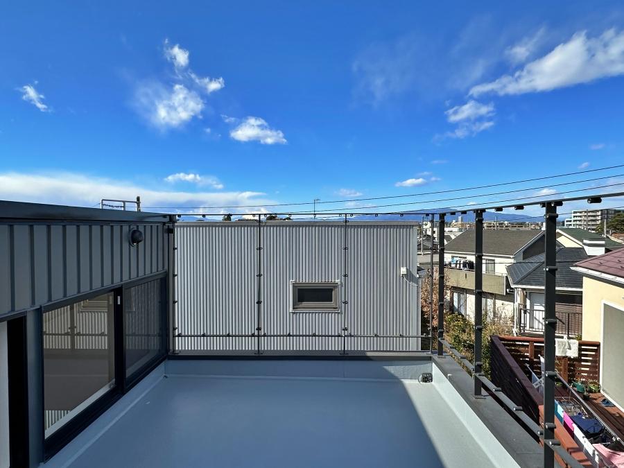 藤沢市片瀬三丁目の売買物件/ルーフバルコニー｜チラッと富士山も見えます