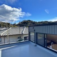 藤沢市片瀬三丁目の売買物件/ルーフバルコニー｜広さはありますが出入りにやや難あり
