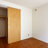 藤沢市片瀬三丁目の売買物件/1階洋室｜水回りの先の奥まった場所にあります