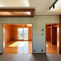 大磯町生沢の賃貸物件/ダイビングからリビングを見る｜元はキッチンと和室2部屋と居間が分かれていました